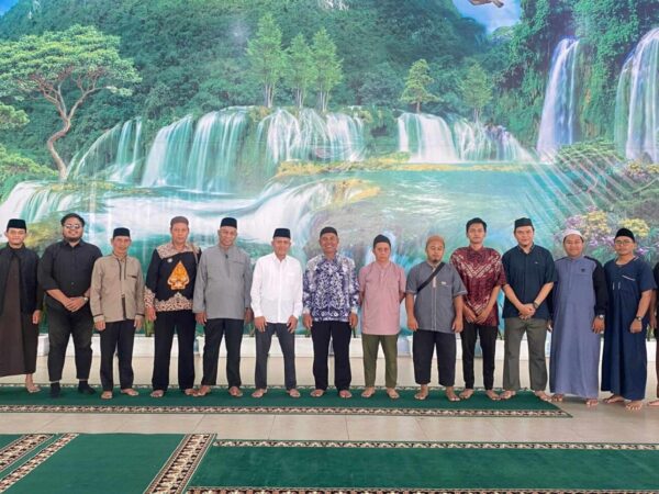 Masjid Muhammadiyah Hajjah Nuriyah Banjarbaru melakukan silaturahmi dan studi tiru di Masjid Al Jihad Banjarmasin