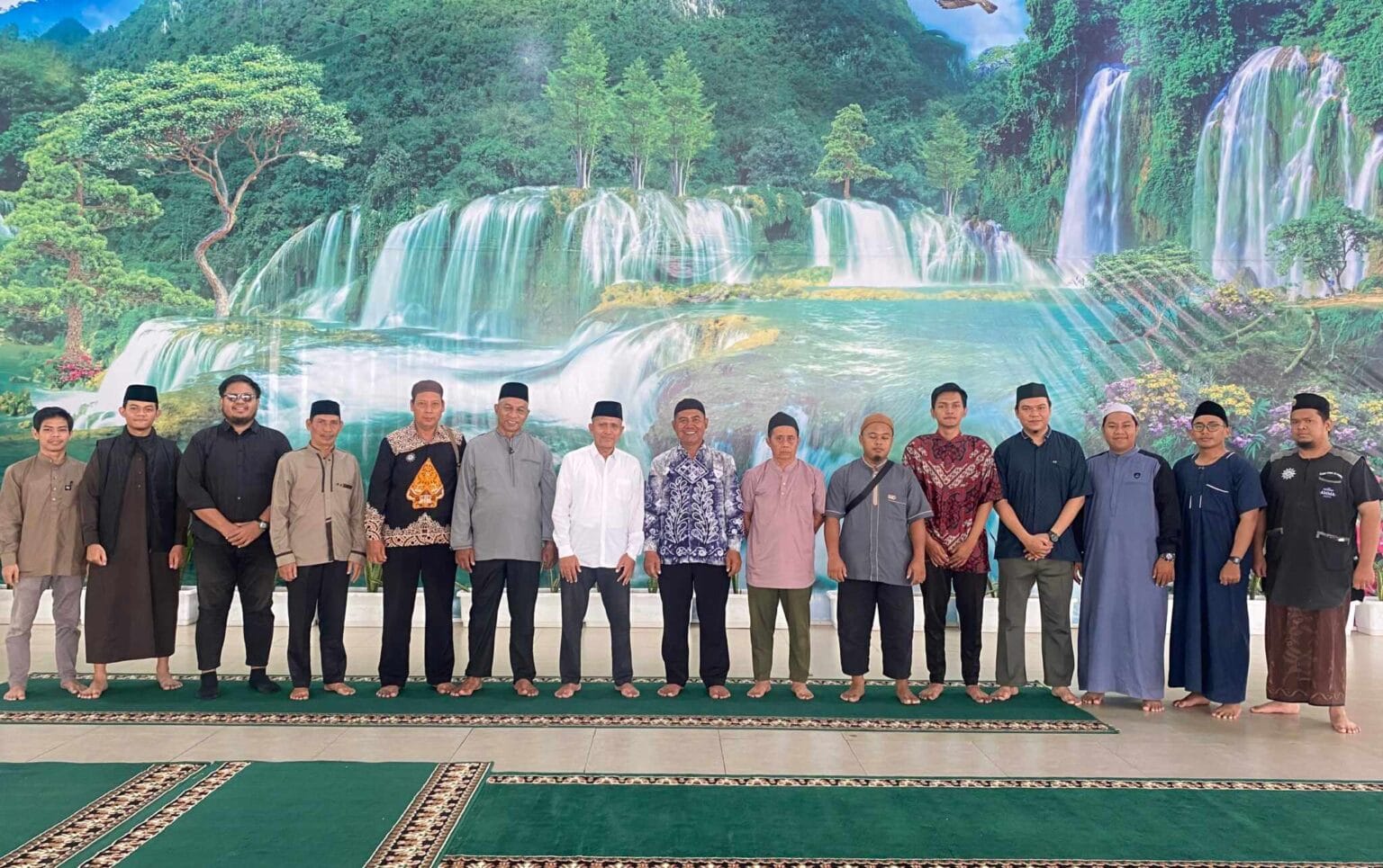 Masjid Muhammadiyah Hajjah Nuriyah Banjarbaru melakukan silaturahmi dan studi tiru di Masjid Al Jihad Banjarmasin